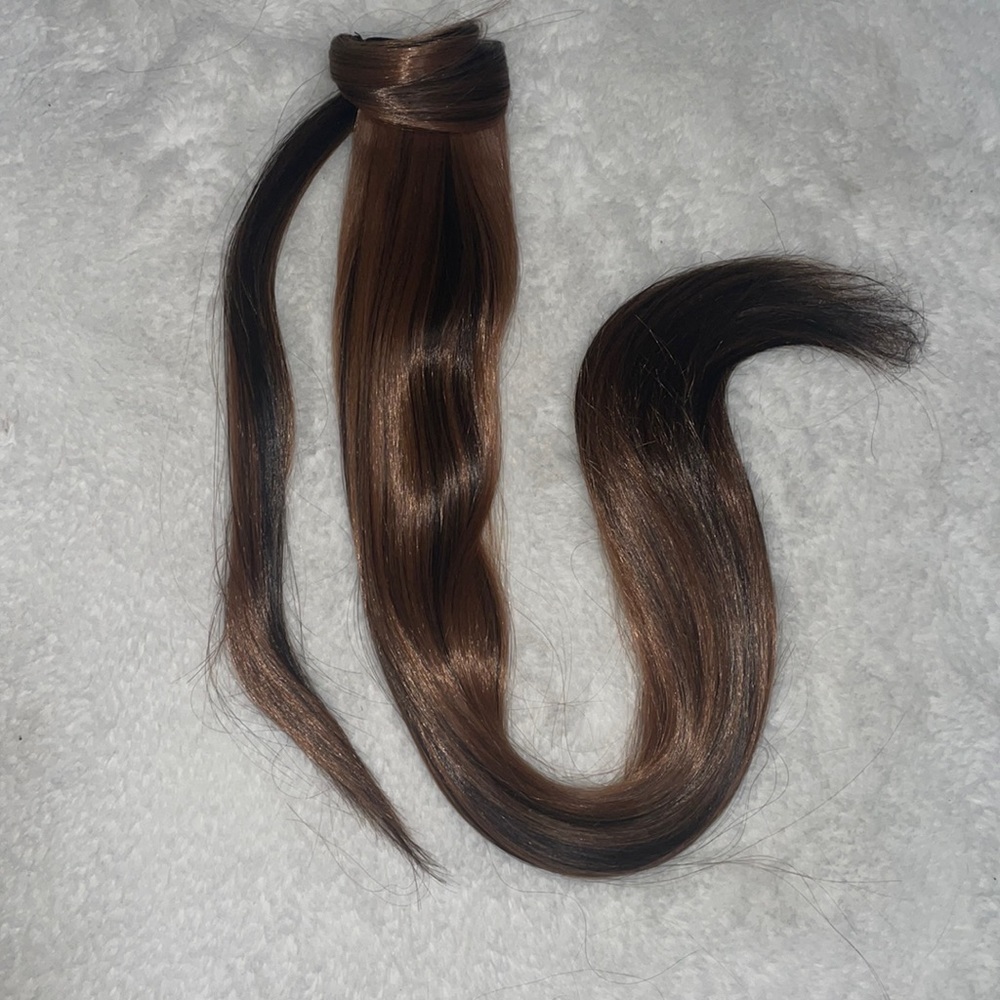SALE!! BRAND NEW long & gorgeous clip in pony tail